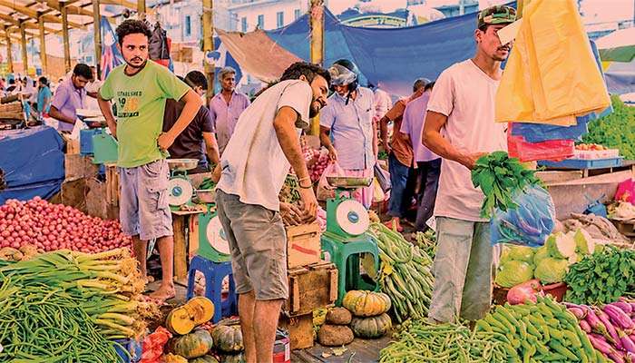 මැදි ආදායමක් ඇති ජනතාවගේ ජීවත්වීම ප්‍රශ්නය