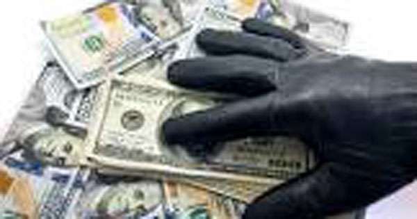 අඹුසැමි යුවළ බියගන්වා ලක්ෂ 40 ක් කොල්ලකාලා