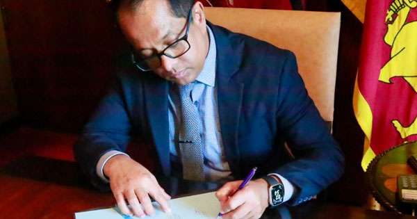 මාණ්ඩලික ප්‍රධානී ඉවත් කරන පනතට කථානායක සහතිකය