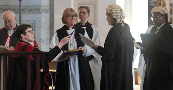 ලන්ඩනයේ ශාන්ත පාවුළු ආසන දෙව්මැදුරේ අගරදගුරු ලෙස පළමු වරට කාන්තාවක්