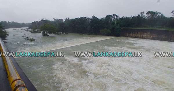 උල්හිටිය ජලාශය වාන් විවර කරයි