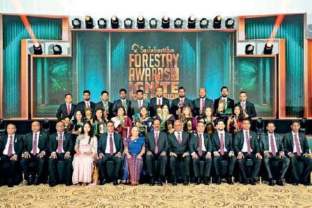 ‘Sadaharitha Forestry Awards 2025’  හිදී සදාහරිත සමූහයේ විකුණුම් විශිෂ්ටයන්ට ඇගයුම්