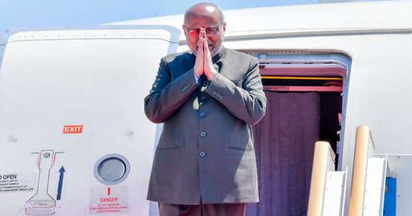 ඉන්දීය උප ජනාධිපති පිටත්ව යයි