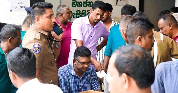 දඹුල්ලේ රියැදුරු පරීක්ෂාවේ දි අමුතුම කුඩ්ඩෙක් හමුවෙලා