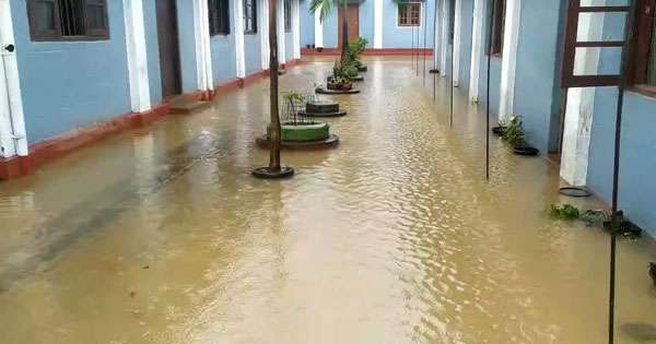 මහ වැස්සෙන් බගවන්තලාවේ පාසලක් යටවේ