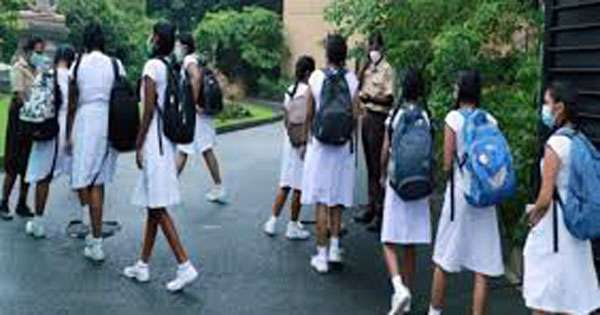 පාසල් සිසුවියන්ට සනීපාරක්ෂක තුවා ගන්න වවුචර්