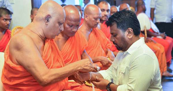 ජනපති අනුරාධපුර පූජා භූමි සංවර්ධනය සොයා බලයි