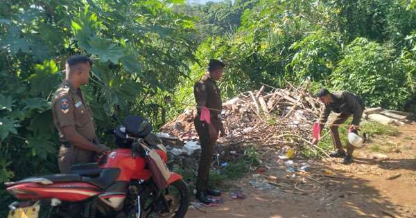 හොරෙක් පස්සේ පන්නද්දී OIC බිම වැටි ගිනි අවිය පත්තු වෙලා