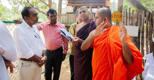 සංස්කෘතික ඇමති කඳුරුගොඩ විහාරයට