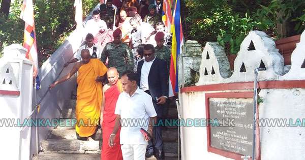 සාම පා ගමනේ පිරිස අත්තනගල්ල රජමහාවිහාරයට