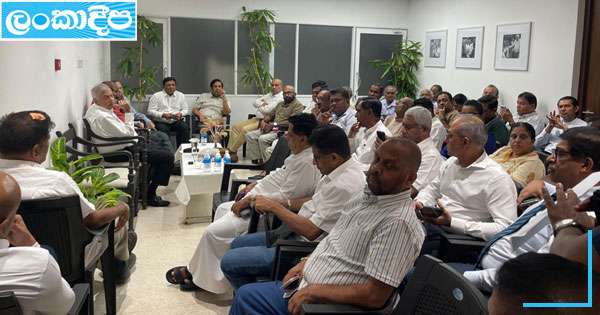 පැලවත්තට පවරාගෙන ඇති බලය පාර්ලිමේන්තුවට දෙන්න