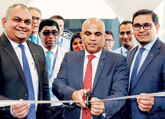 සුවිශේෂී ප්‍රතිලාභ රැසක් සමගින් කොමර්ෂල් බැංකුවෙන් Prestige බැංකුකරණ සේවාව