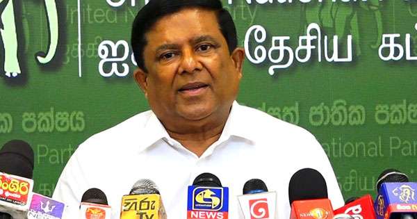 රනිල් සිංගප්පූරුවේ සැත්කම කළ හේතුව වජිර කියයි