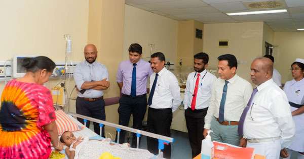 බද්ධ නිවුන් දියණියන් වෙන් කළ වෛද්‍ය කණ්ඩායමට රජයෙන් ප්‍රණාම