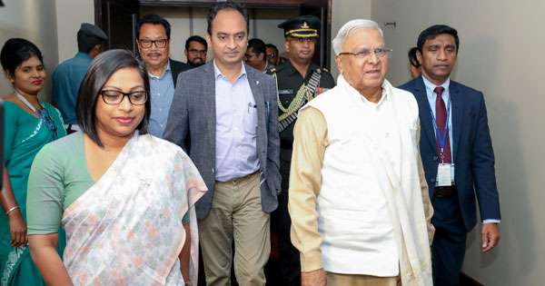 ධාතු යළි වැඩමවන්න ඉන්දීය දූතයෝ එති