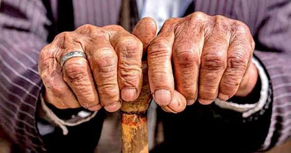 හිටපු මන්ත්‍රීලාගෙන් යැපෙන 182කගේත් ’’පැන්ෂන්’’ කැපේ