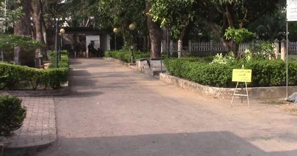 මිහිදන් කළ කතකගේ කන කර ගන්න වළ හාරලා