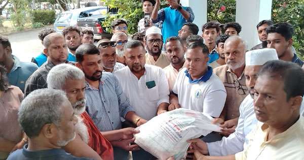 කාන්තන්කුඩි ජනතාව වියලි ආහාර දෙති