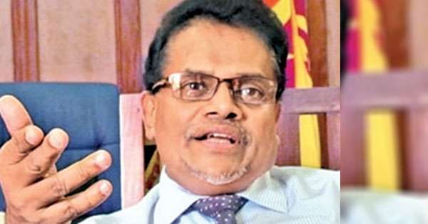 ඉහළ කඳුවල ඉදිකිරීම් ඉවත් කරන්නේ බලාගෙන