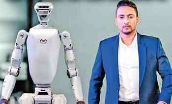 පුංචි කාලෙ ඉඳන් දුටු රොබෝ හදන සිහිනය සැබෑ කරගත් ලංකාවේ තරුණයා