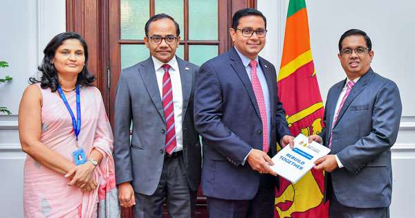 රට ගොඩනගන්න කොමර්ෂල් බැංකුවෙන් කෝටි 11ක්