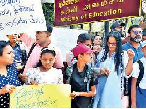 අධ්‍යාපන ප්‍රතිසංස්කරණ අකුළා ගත්තාද?