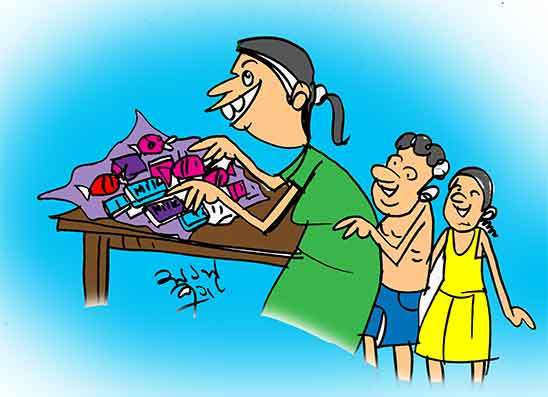 පෙම්වතියට දෙන්න දුන් පාර්සලයෙන් චොකලට් උස්සලා