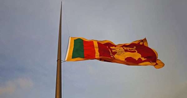 ජාතික කොඩිය අඩ කුඹු කරන්නැයි රජය ඉල්ලයි