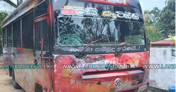 ගොඩකවෙල බස්-ත්‍රීවීල් අනතුරින් 3 කට  තුවාල