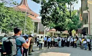 අණ්ඩුවට එනෑ විදියට නීතිපති හසුරුවන්න බෑ නීතිඥ සංජීව පතිරණ  ජ්‍යෙෂ්ඨ කථිකාචාර්ය කැලණිය සරසවිය