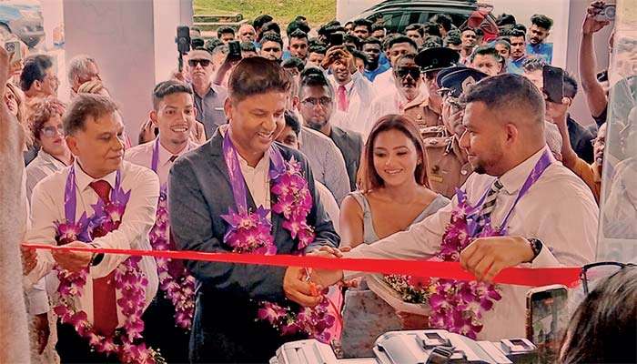 ෆැෂන් බග් 15 වැනි ශාඛාව  ගාල්ල සමුද්‍ර මාවතේදී