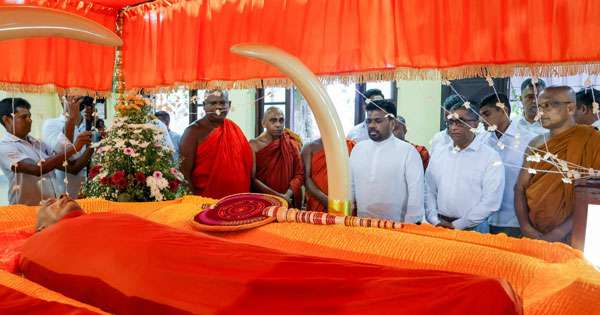 ගැටඹේ හිමිට ජනපති අවසන් ගෞරව දක්වයි