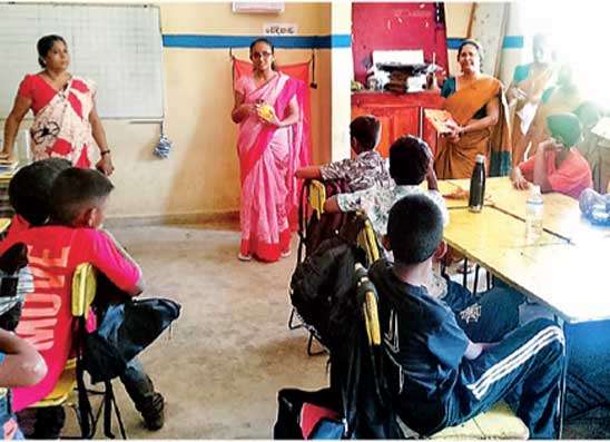 ලෝක ළමා දිනය දා බලපිටිය විවිධ සේවා සමුපකාර ග්‍රාමීය බැංකු අංශයෙන් ළමා ඉතිරිකිරීම් ගිණුම් ආරම්භ කිරීමේ වැඩසටහනක්