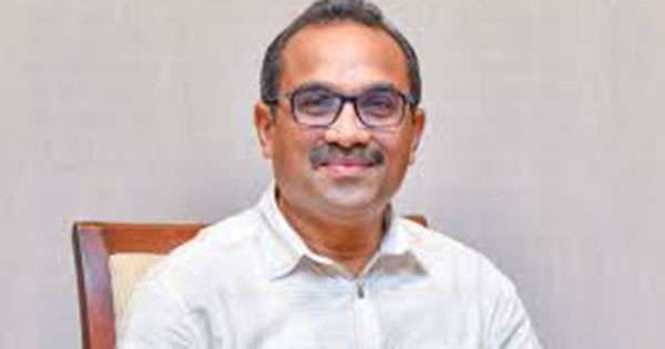 ’’මන්ත්‍රීවරියන්ට වනචර  කතා කියද්දී ලේකම් මණ්ඩලය නිදි’’