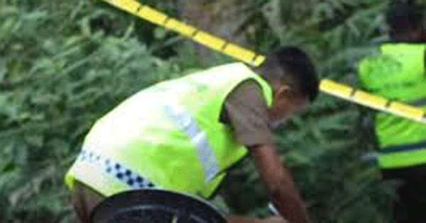 ත්‍රිරෝද රියක් තුළ මළසිරුරක්