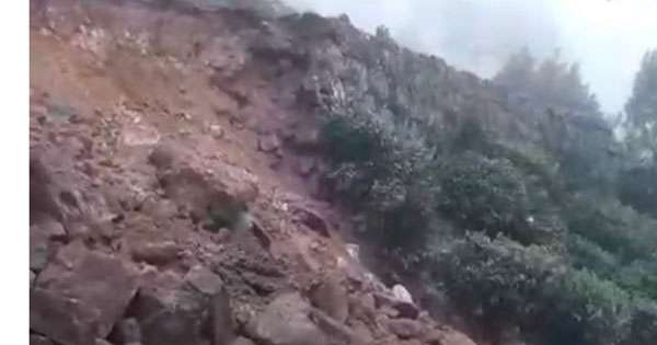 ඉදල්ගස්හින්නේ පාරක් ගිලා බසී