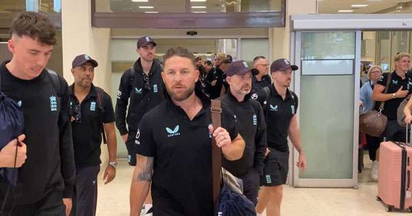 එංගලන්ත ක්‍රිකට් කණ්ඩායම කටුනායකට