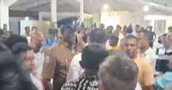 වැලිගම පුංචි මන්ත්‍රීන් දෙදෙනා දෙවටේ දමා ගිහින්