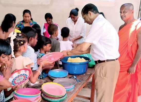 ලෝක ළමා දිනය දා පිටිගල අතුකෝරළ තේ කර්මාන්තශාලාවෙන් සද්කාර්යයක්