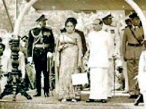 කොල්වින් සිංහලෙන් ලියූ ජනරජ ව්‍යවස්ථාව