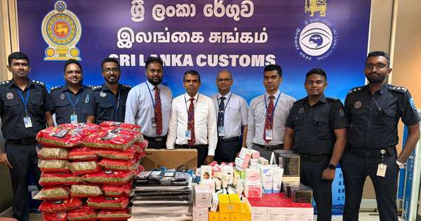 එනසාල්-සුවඳ විලවුන් කටුනායක දී අත්අඩංගුව