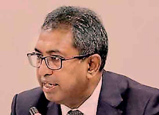වාහන ආනයන තක්සේරුවේ වරදින් බිලියන ගණනක ආදායම් අහිමි වෙලා