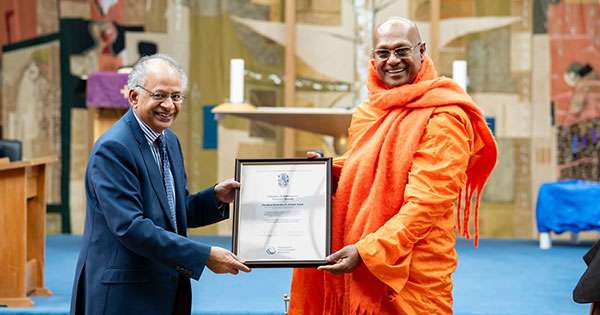 අස්සජි හිමිට එක්සත් රාජධානි සරසවියකින් සම්මානයක්