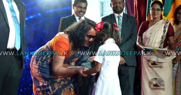 නැවුම් බලාපොරොත්තුවකින් අලුත් ලොවට පියමනි