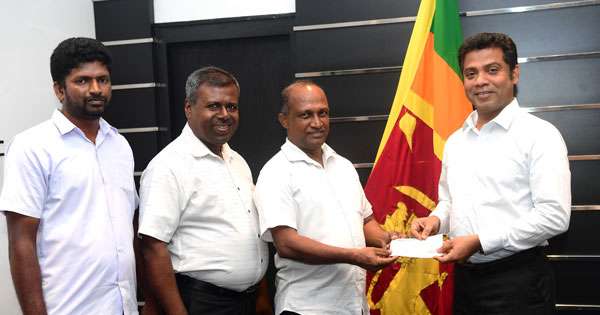 මානසික රෝහල් කාර්ය මණ්ඩලය දිනක වැටුප දන් දෙයි