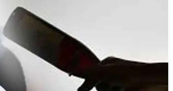 උසාවි ගෙනයද්දි සැකකරුවෙක්ට සැකකරුවෙක්ගෙන් බෝතල් ප්‍රහාරයක්