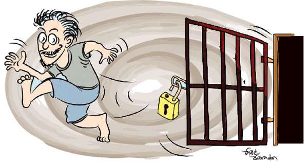 සිර මැදිරියේ ඉබ්බා කපා සැකකරු පැන ගිහින්