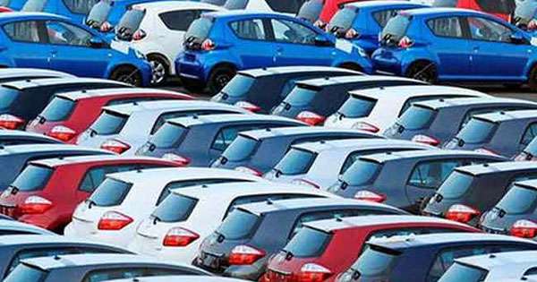 රජයේ ලොක්කෝ 25000ක් වාහන එනතුරු පෝලිමේ