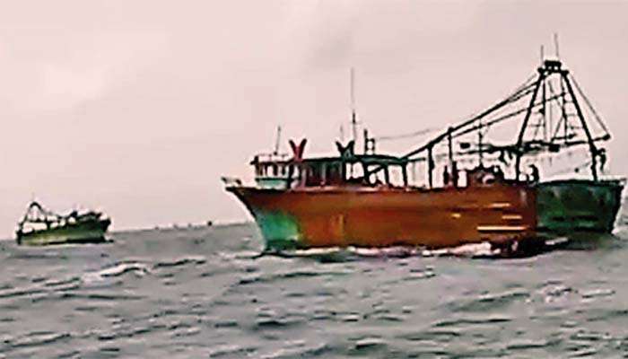 බොටම් ට්‍රෝලින්වලින් වැනසෙන බත්තලන්ගුන්ඩුව ධීවර කර්මාන්තය