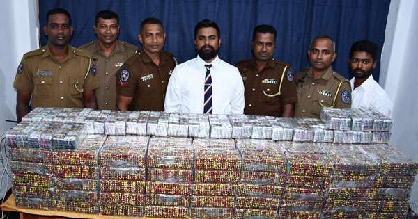 මත් පෙති සමඟ හතරක් අල්ලයි